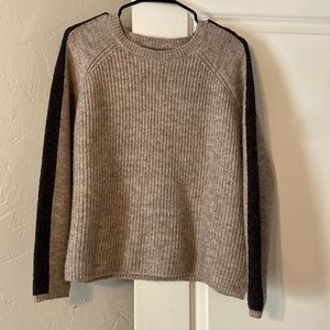 Two toned pullover knit